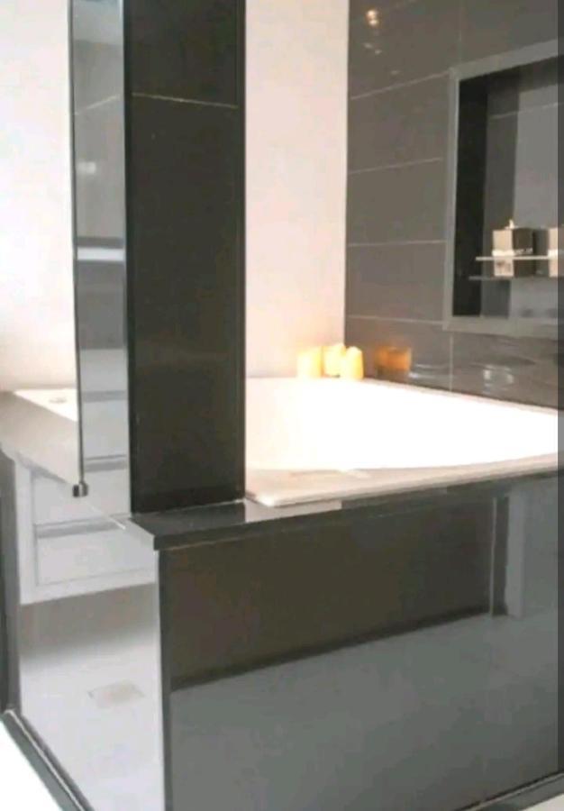 Apart Luxo No Centro Com Hidromassagem Apartment Curitiba Bagian luar foto